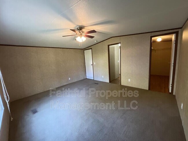 Building Photo - 15612 Tuscan Oaks