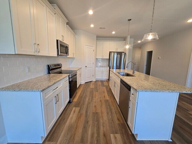 Building Photo - 4 Bedroom, 2 Bath Ranch Available for Rent Now!