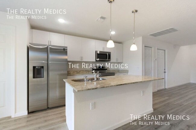 Building Photo - 1399 Medina Ave NW