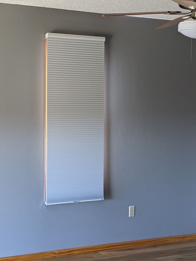 Building Photo - Stunning Golden Townhouse On Top of The World!