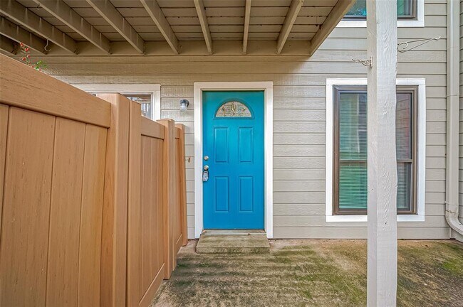 Building Photo - 2379 Briarwest Blvd