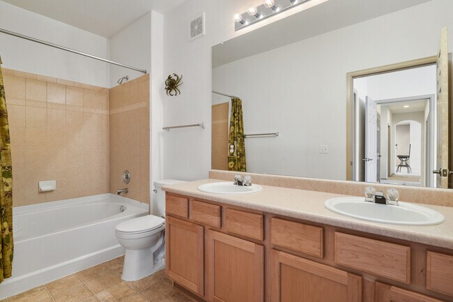 Building Photo - 1574 Olympia Cir