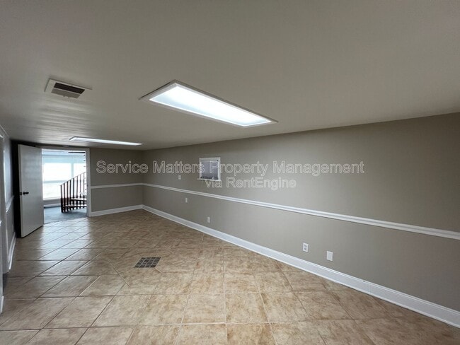Building Photo - 3305 E Blount St