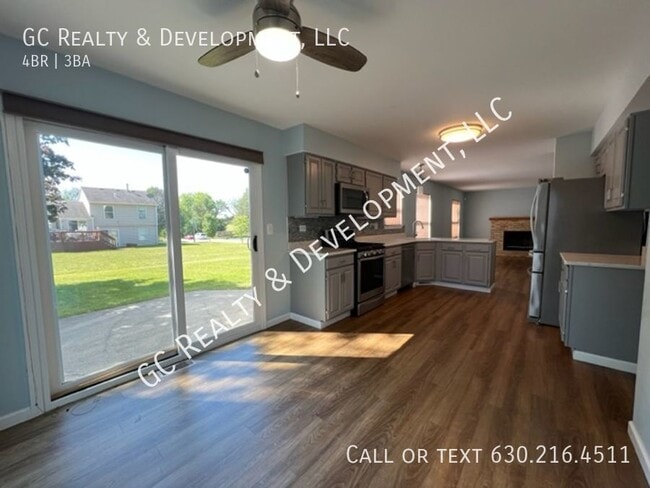 Building Photo - ***MUST SEE! 4 BDRM / 2.5 BTH / LARGE CORN...