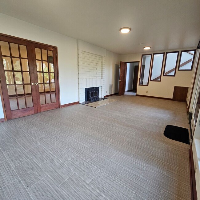 Building Photo - Private Bainbridge Island Retreat with Acreage & Modern Comforts