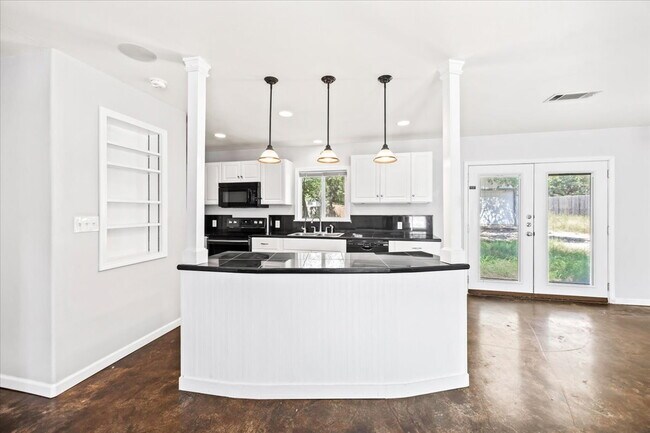 Building Photo - Beautiful 2 Bedroom, 2 Bath Home in Guard-...