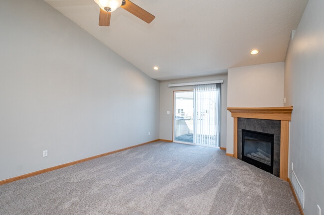 Building Photo - 1890 Goose Lake Cir