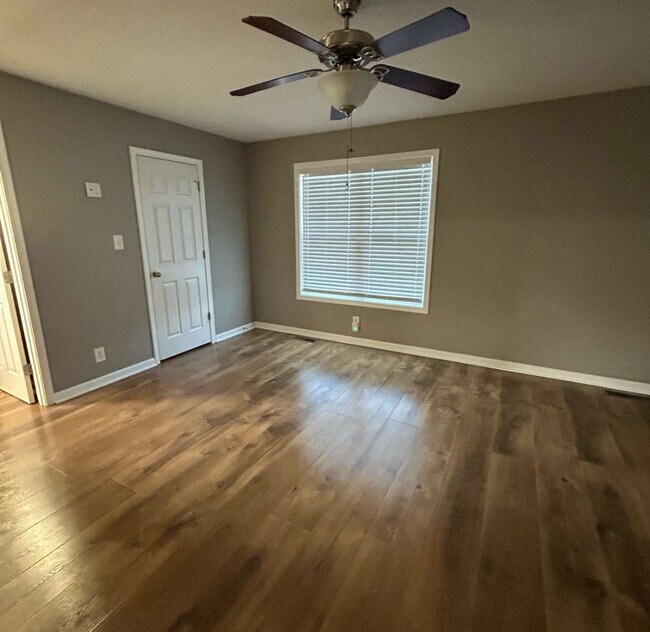 Building Photo - 10431 Bell Station Rd