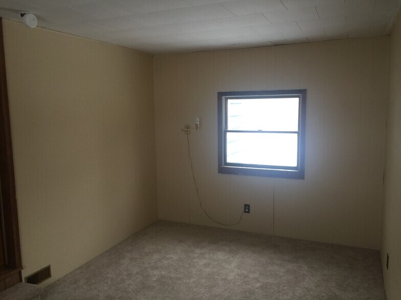 Building Photo - 230 state highway 11b