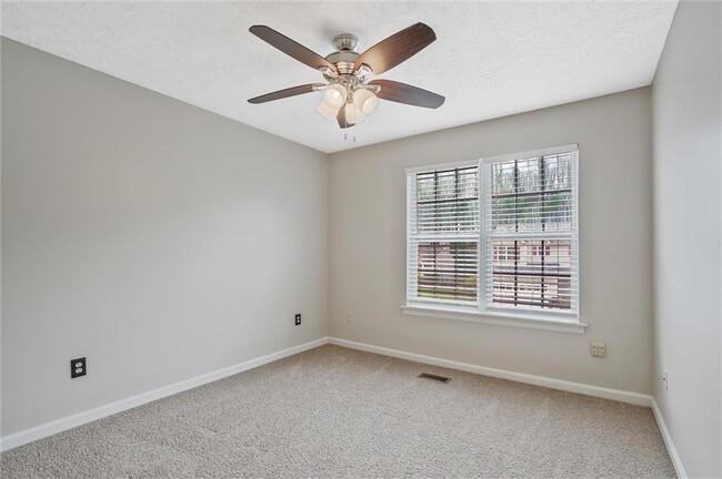 Building Photo - 4910 Lakebrooke Run