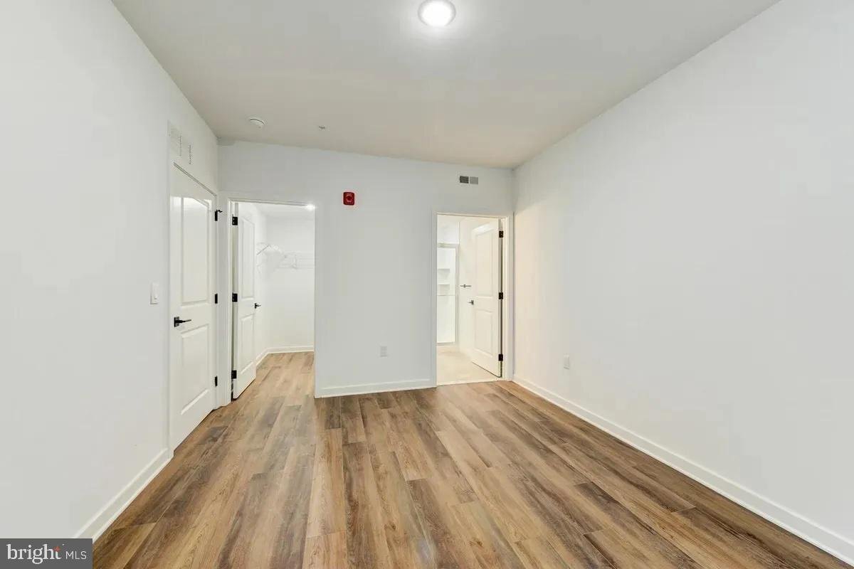 Building Photo - 905 Forest Ln
