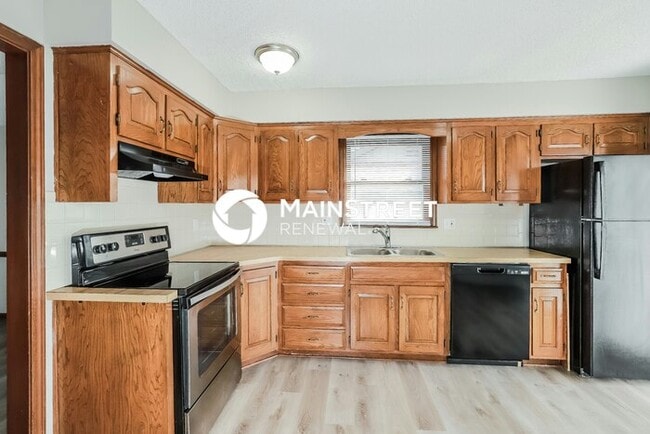 Building Photo - 3 Bedroom Pet-Friendly Home in Independence, MO with Main Street Renewal