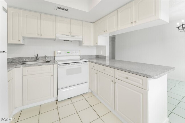 Building Photo - 2927 SE 15th Pl