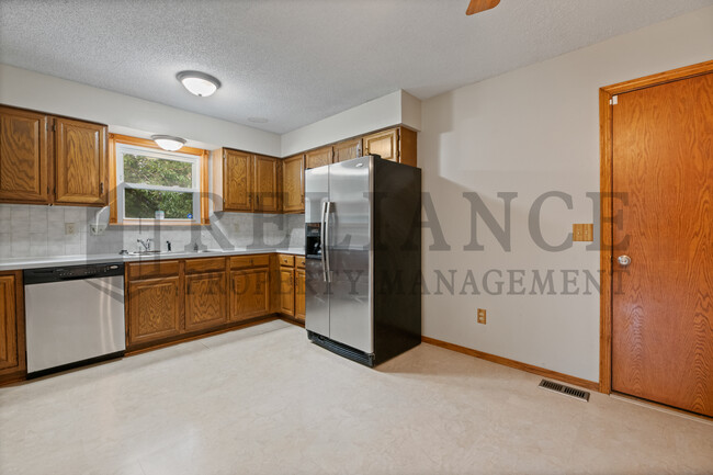 Building Photo - 2013 N Parkridge Ct