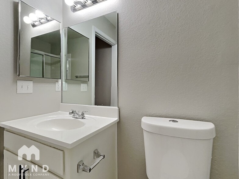 Building Photo - 2835 Floral Peak Dr