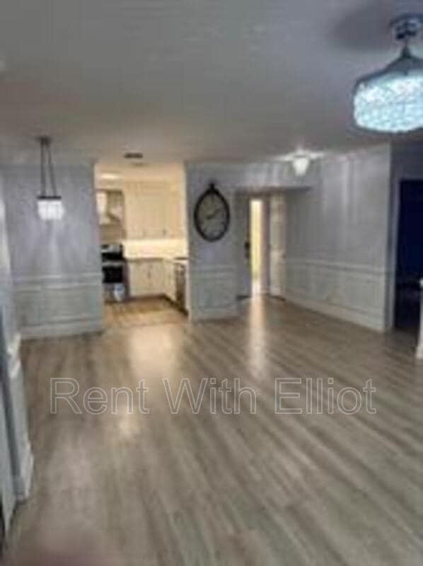 Building Photo - 655 SW 111th Way