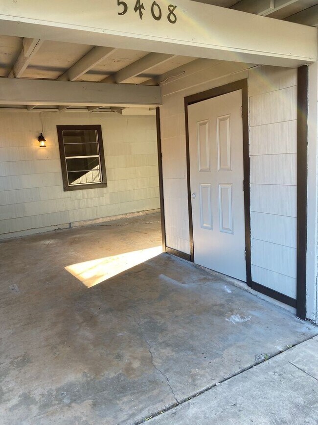 Building Photo - 3/1 Townhouse