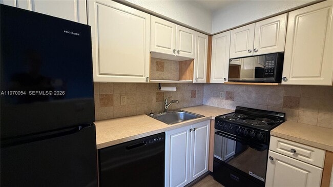 Building Photo - 2607 NE 8th Ave