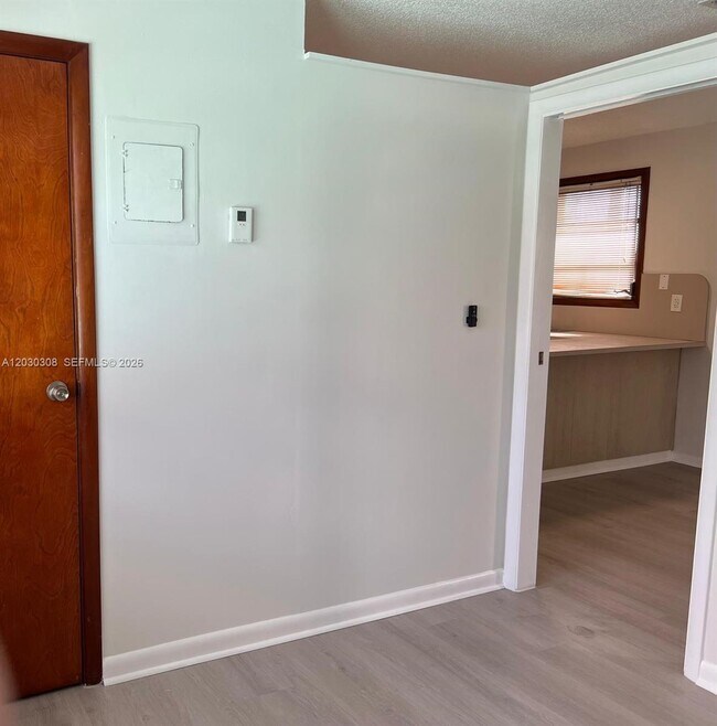 Building Photo - 321 SW 71st Ave