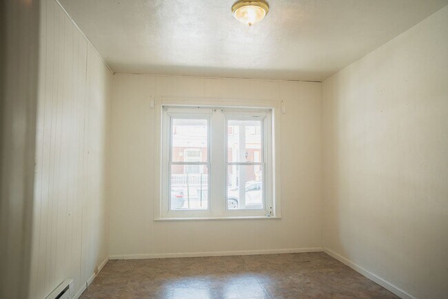 Building Photo - 621 Park St