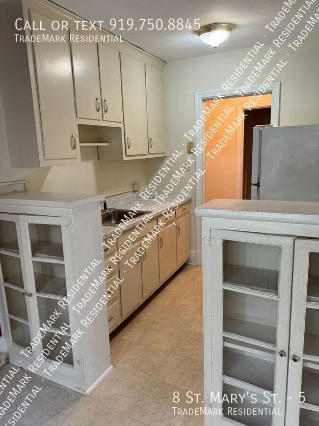 Building Photo - 8 St Marys St