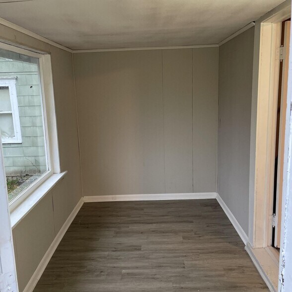 Building Photo - 191 Baldwin Ave