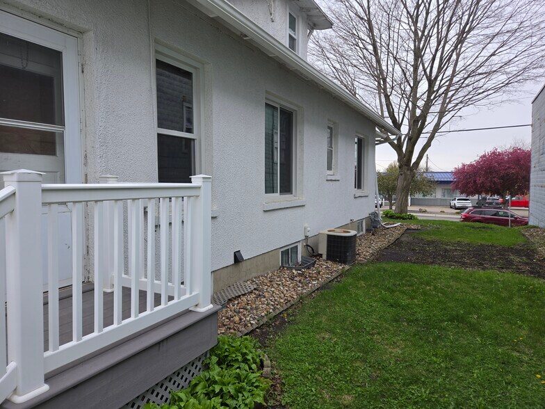 Entrance - 709 Marshall St