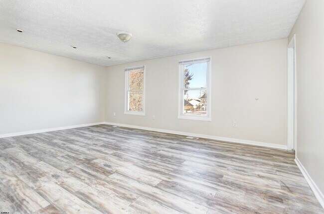 Building Photo - 1649 N Missouri Ave