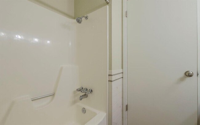 Building Photo - 106 Grand Canyon Dr