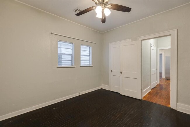 Building Photo - 2611 N Shartel Ave