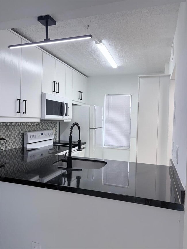 Building Photo - 8305 Royal Palm Blvd