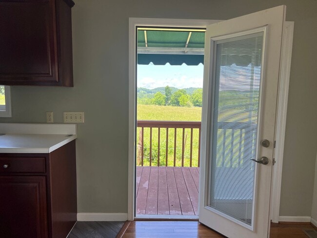 Building Photo - AVAILABLE April  2026! Secluded 2 bedroom Condo, Located minutes to Downtown JC & ETSU