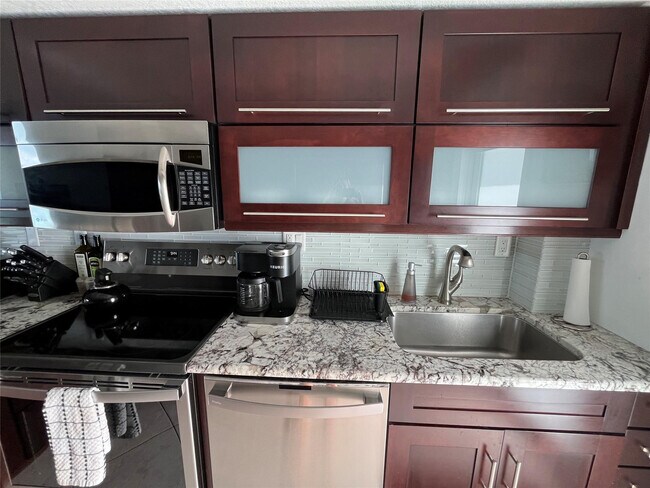 Building Photo - 333 NE 21st Ave