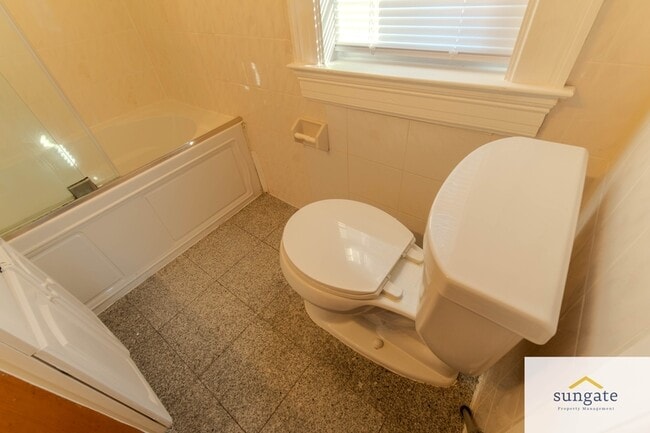 Building Photo - 5615 Queens Chapel Rd