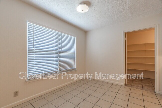Building Photo - 1045 Stone Trail