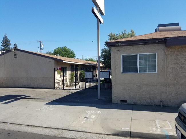 Building Photo - 3030 E Olive Ave