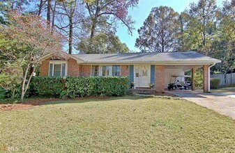 Building Photo - Perfect Peachtree City Location, 3 Bedroom...