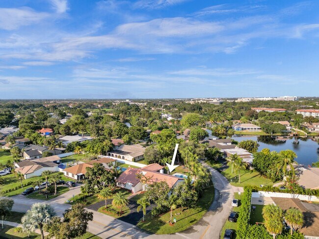 Building Photo - Stunning 4-Bedroom Home with Pool & Office...