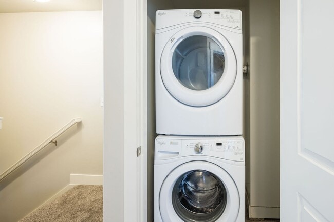 Building Photo - Beautiful Townhome in Rexburg Close to Campus