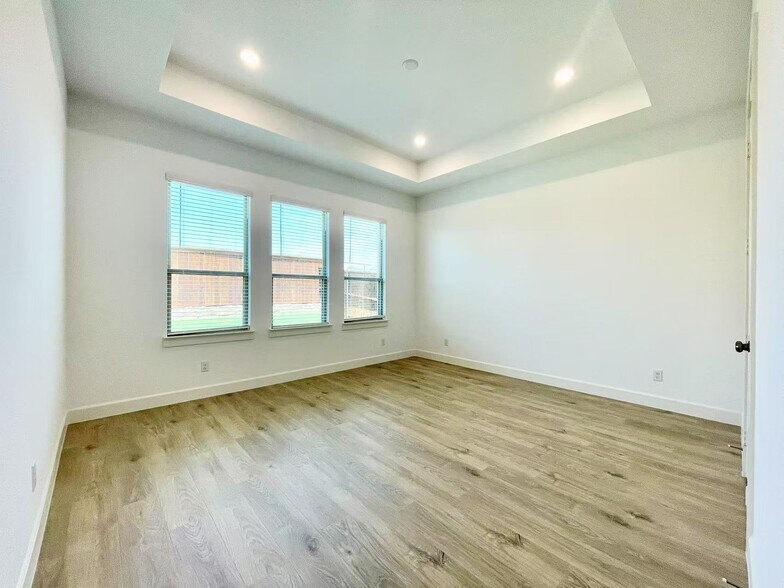 Building Photo - 15603 Valerian Trl