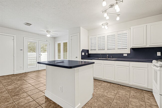 Building Photo - 6222 Spruce Bough Ct