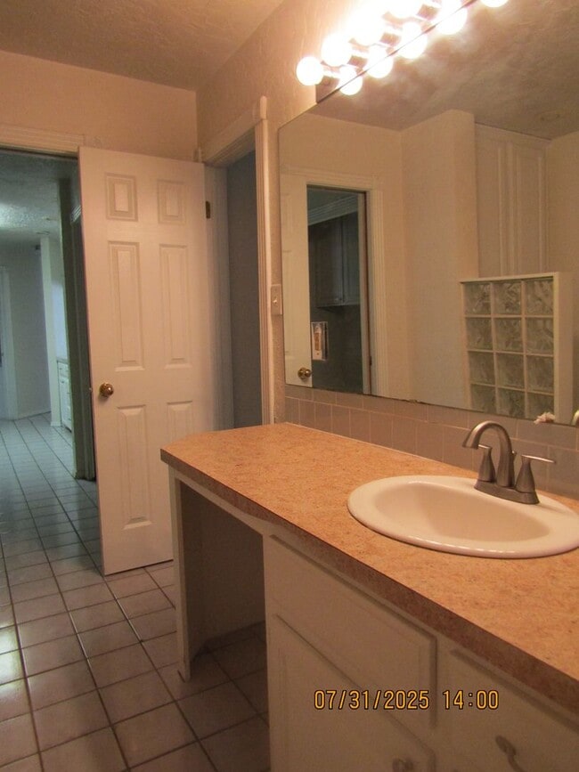 Building Photo - 503 NW Fairway Villa Dr