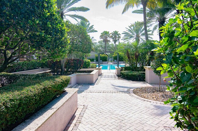 Building Photo - 3022 Alcazar Pl