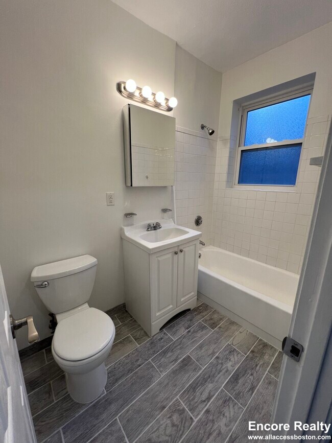 Building Photo - 111 Norway St