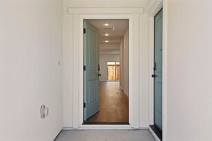 Building Photo - 522 Bedfordshire Dr