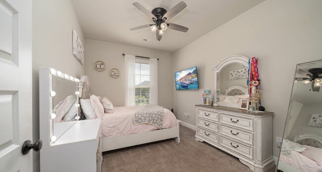 Building Photo - "Exquisite 4-Bedroom Home in Hazel Green with Granite Finishes & Cozy Fireplace!"
