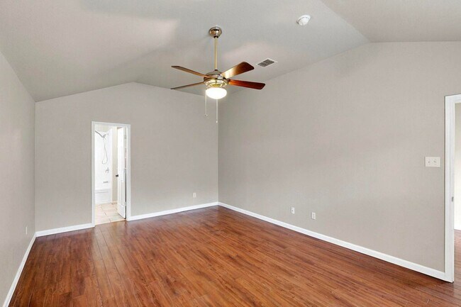 Building Photo - Spacious Family Home with Room to Grow