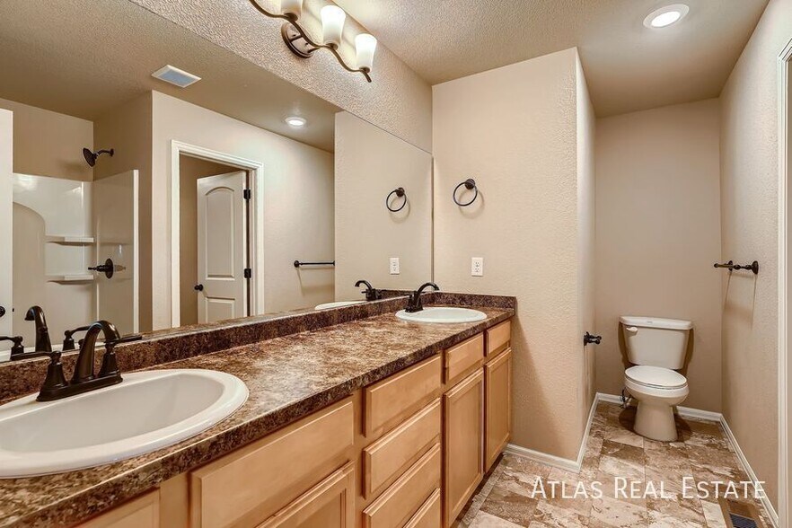 Building Photo - 708 Finch Dr