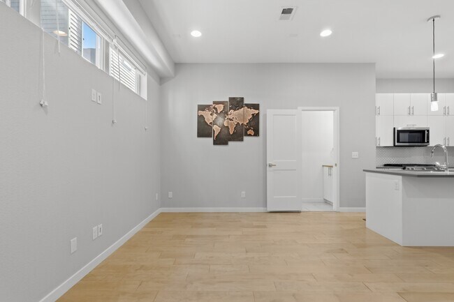 Building Photo - 1295 Osceola St
