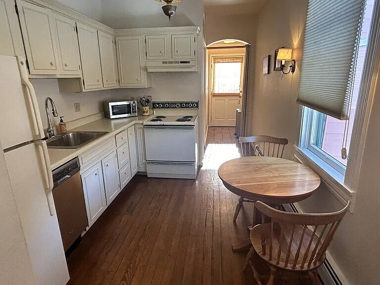 Building Photo - 333 W Main St